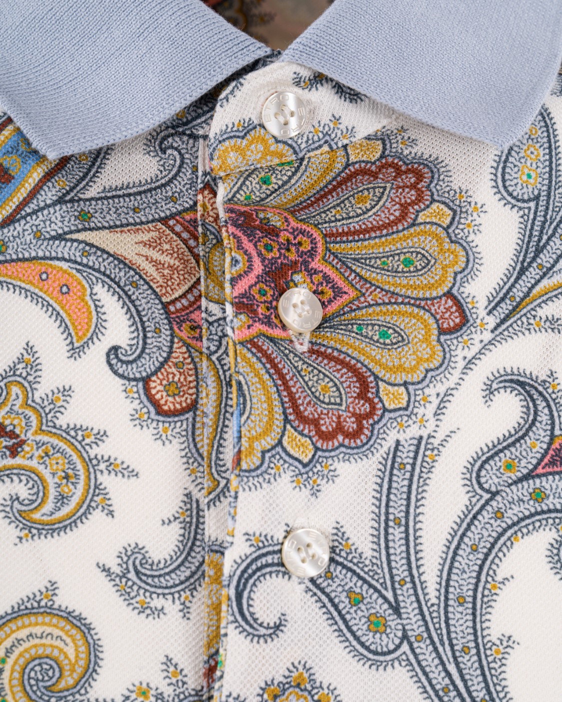 shop ETRO  Polo: Etro polo in cotone paisley floreale.
Motivo Paisley a maxi fiori all-over, di cui alcuni arricchiti con il lettering del brand. 
Pegaso e il monogram ETRO ricamati sul petto.
Fit Roma.
Composizione: 100% COTONE.
Made in Italy.. MRMD0004 AK570-X0880 number 4357954